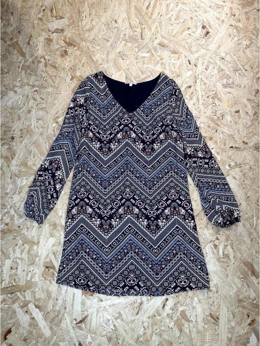 Charlotte Russe Blouse Womens Small Blue Red Geometric Chevron V-Neck Top